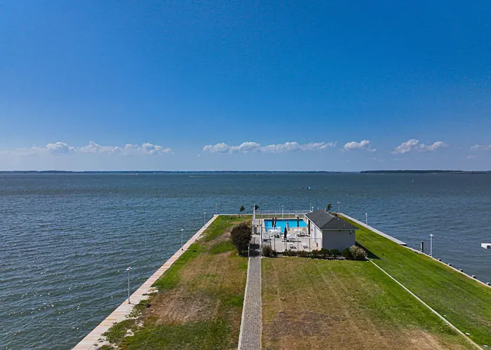 Bay Front Paradise Penthouse Unit Apartment *