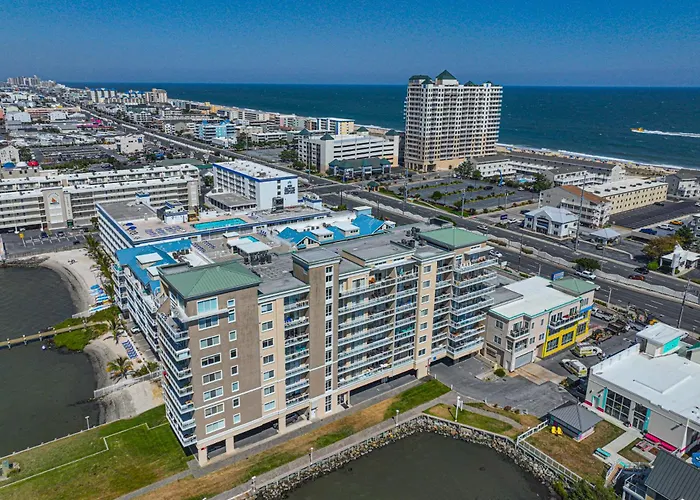 Bay Front Paradise Penthouse Unit Apartment *